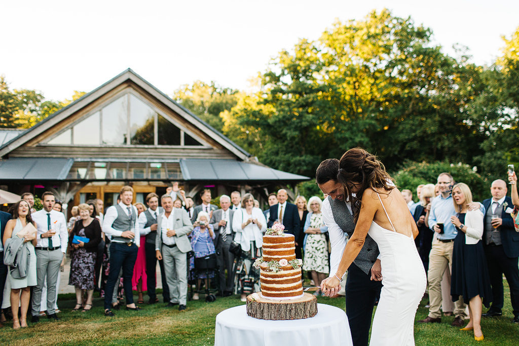 naked cake cutting out side