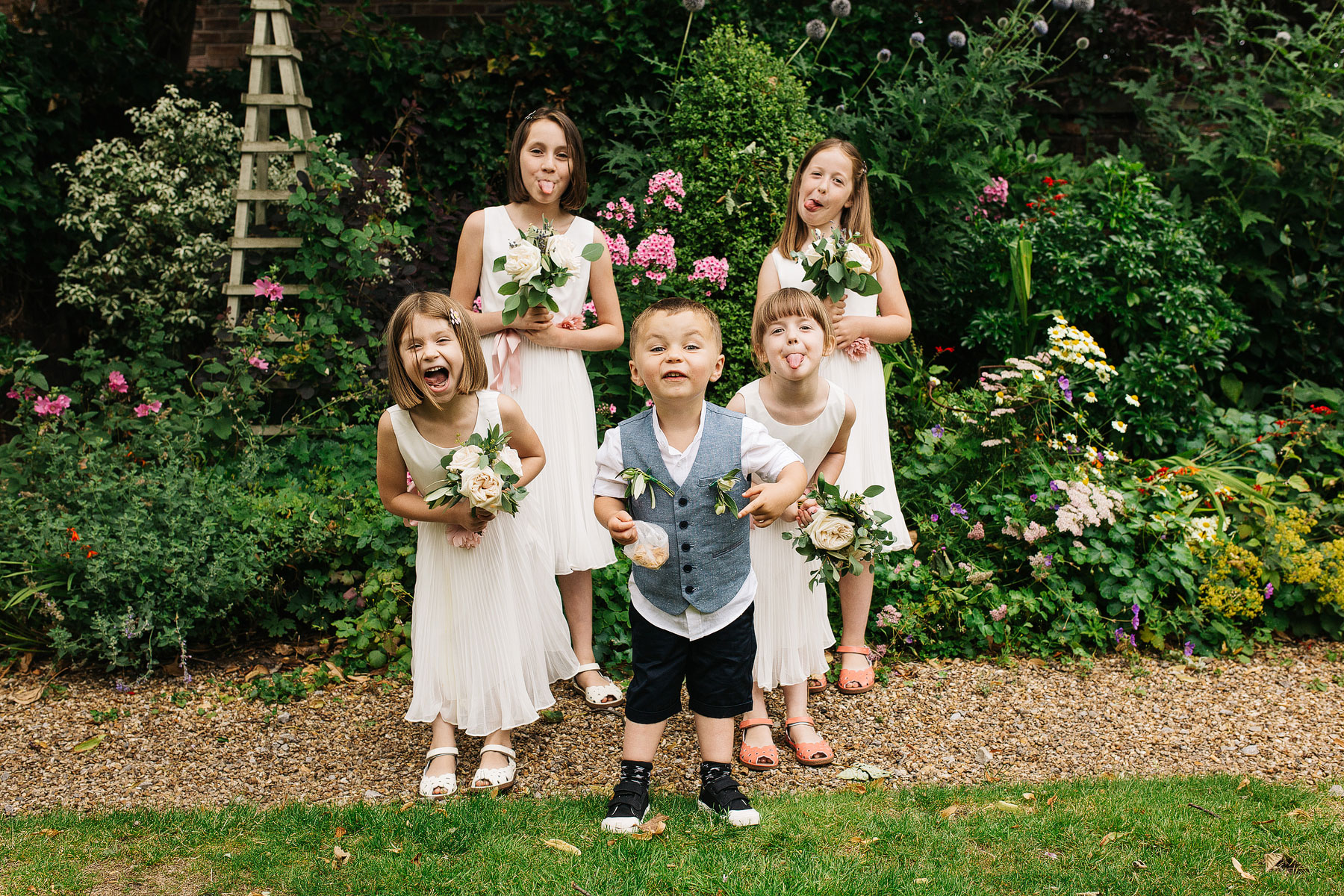fun pictures of kids at weddings