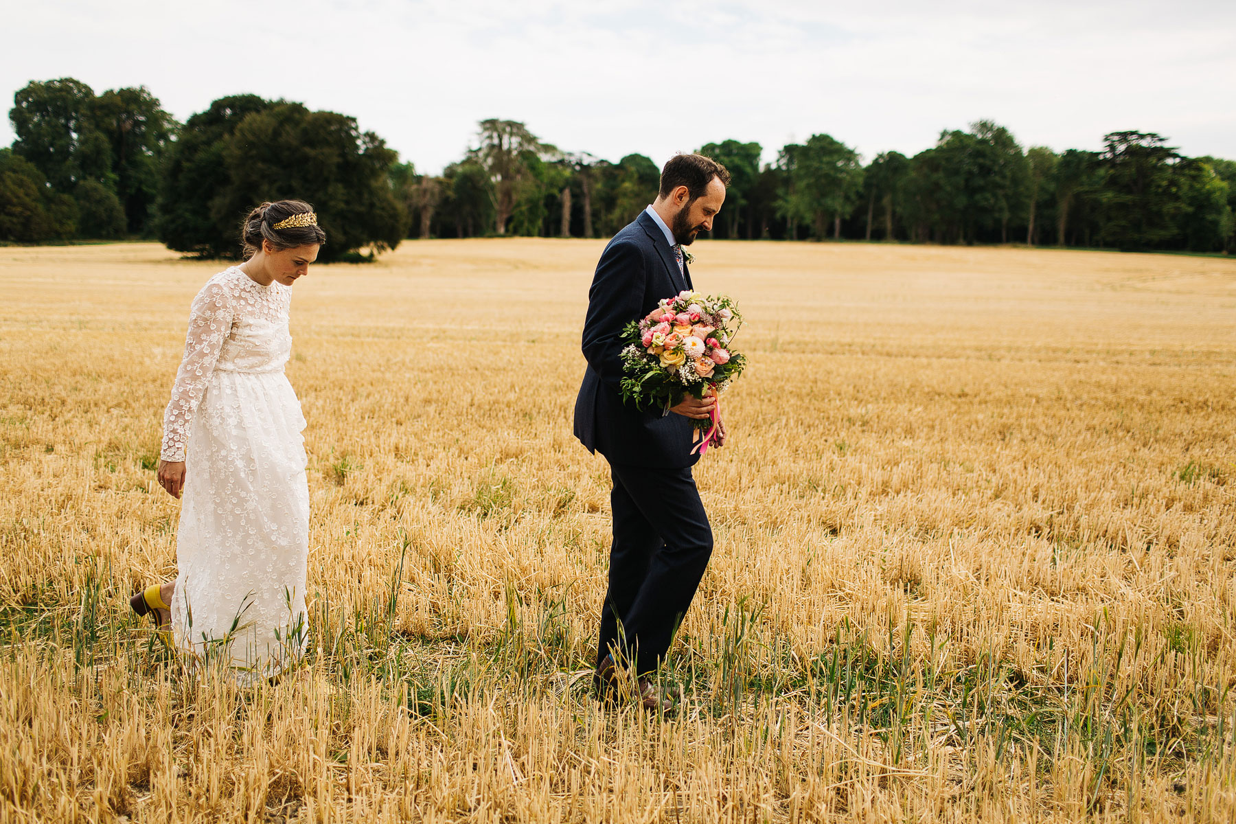 natural fun and quirky wedding pictures in dorset