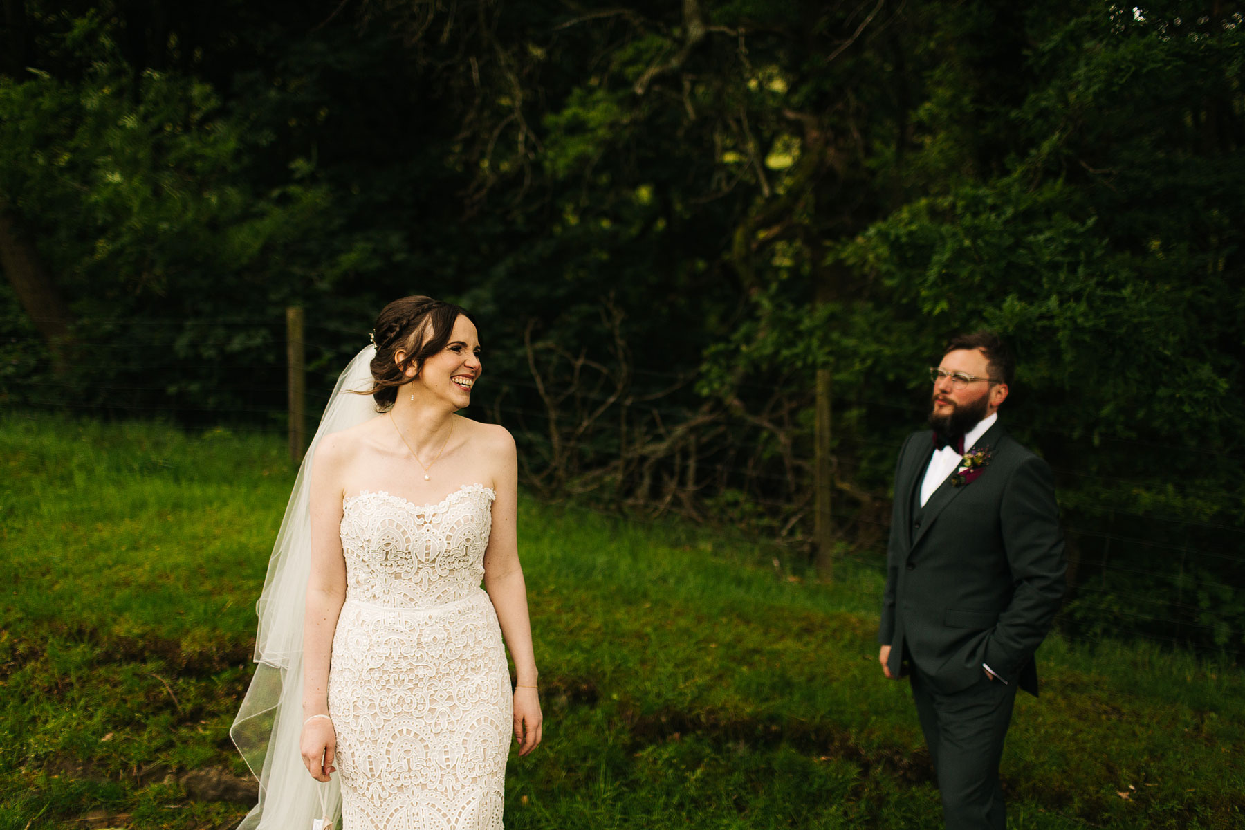 beautiful natural and relaxed wedding pictures
