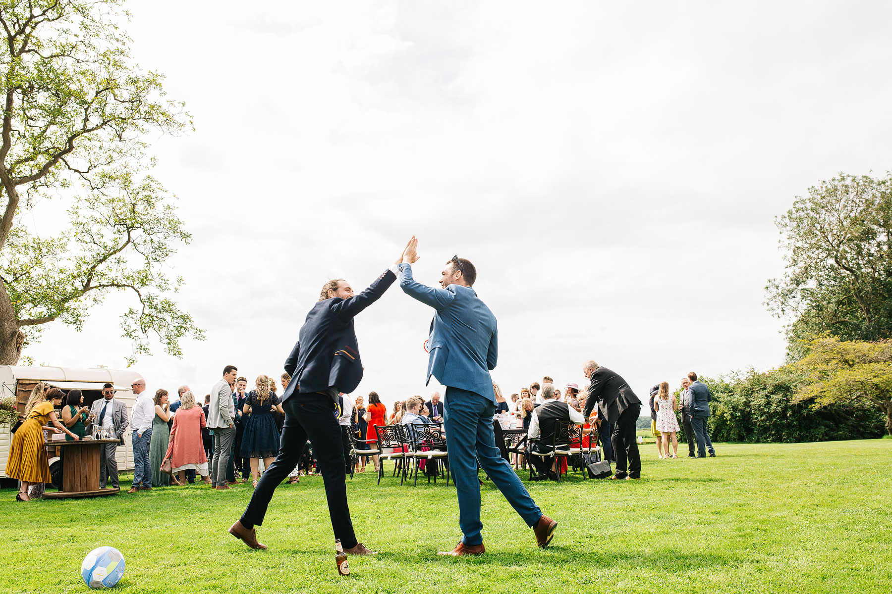 candid and quirky wedding photos