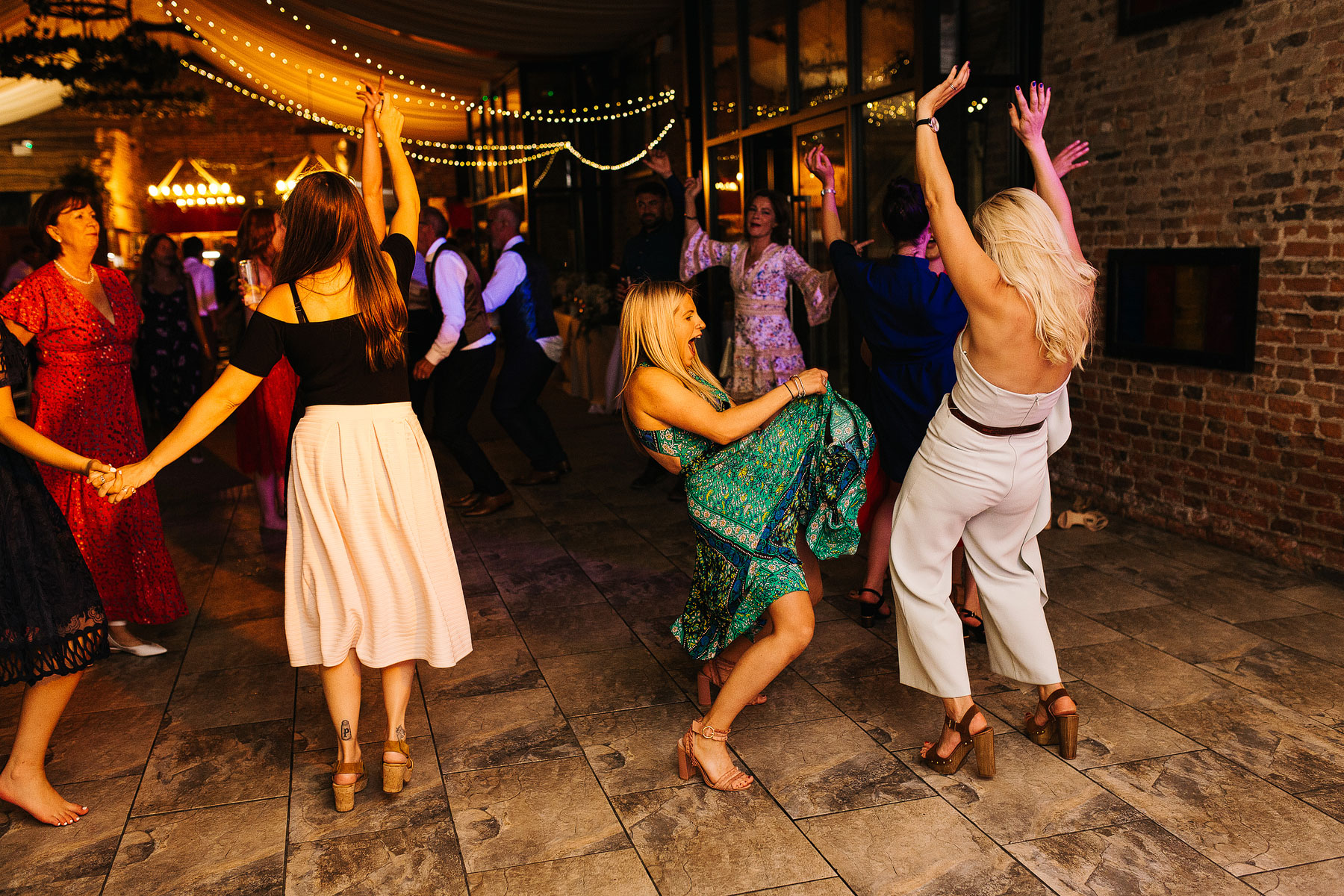 funny dancing wedding photos