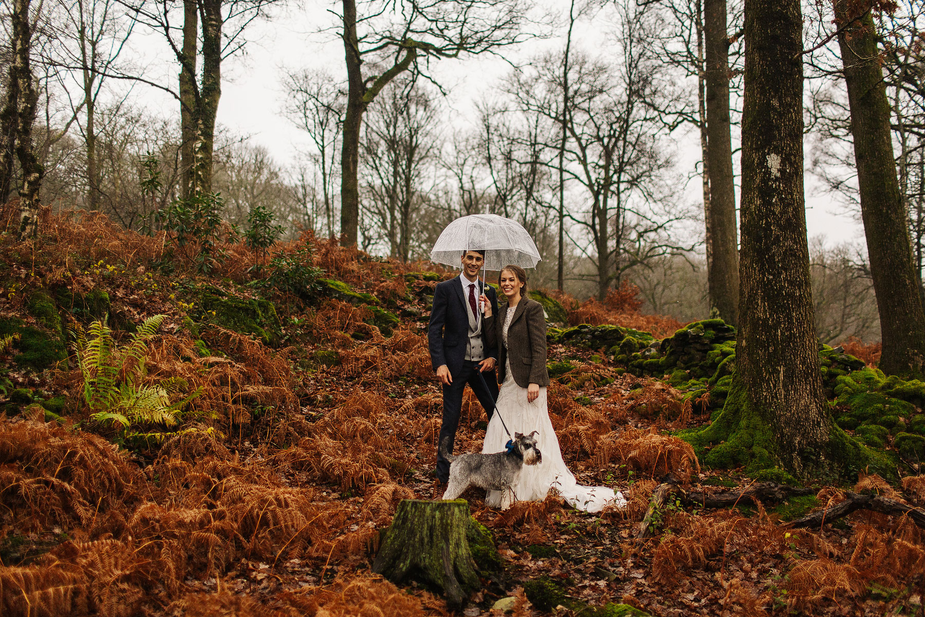 fun and quirky wedding photos in the lake district