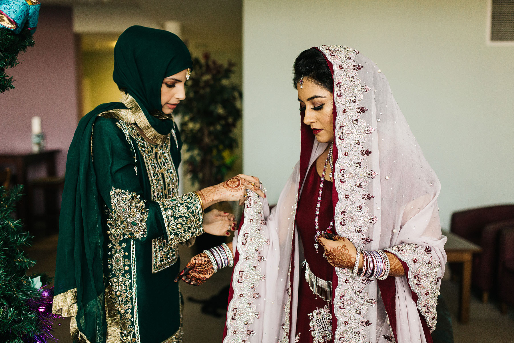 beautiful and colourful pakistani bride in liverpool