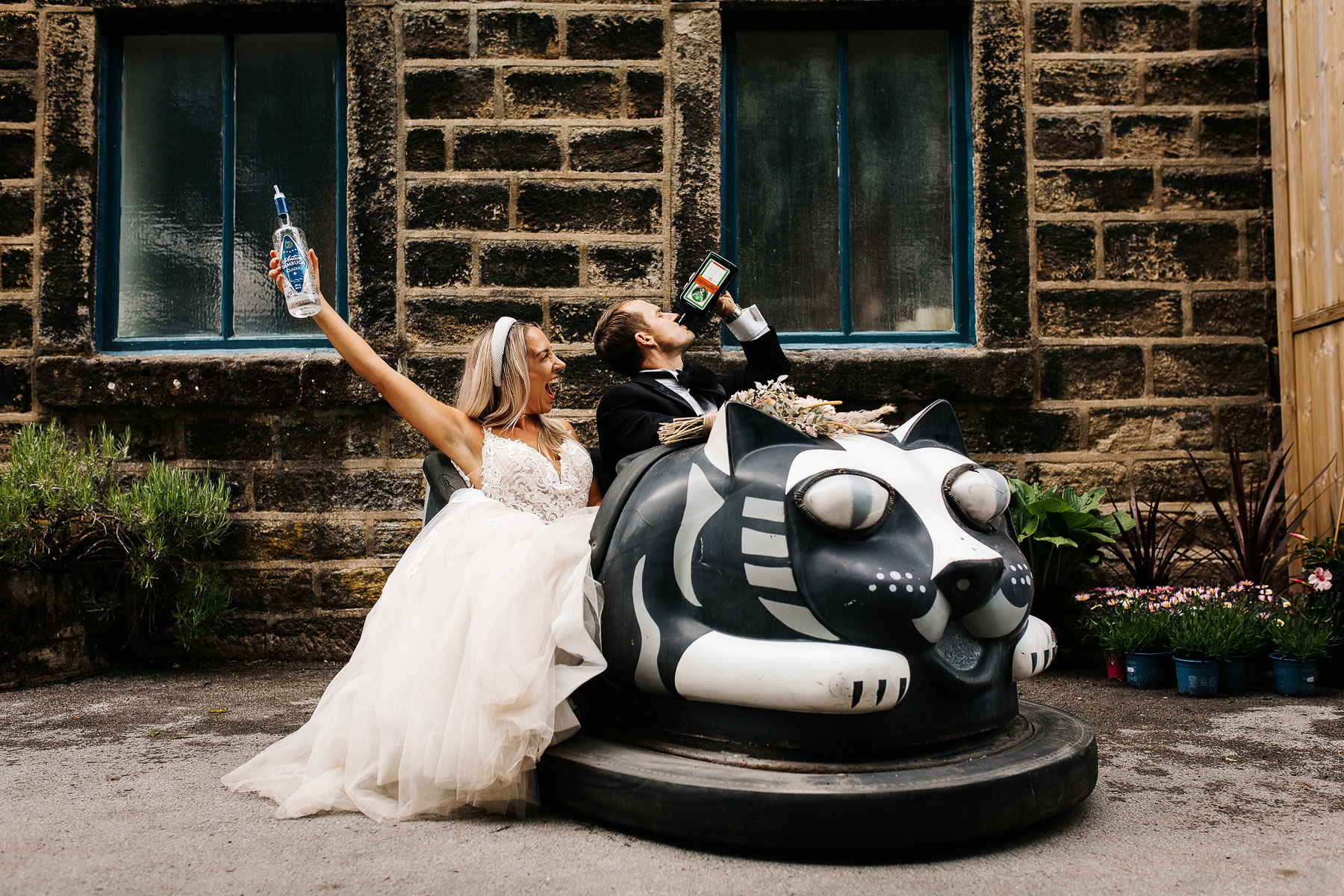 cool and quirky pictures on your wedding day