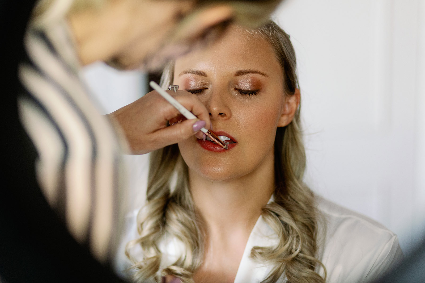 bride having her make up applied by rachel marie make up artist