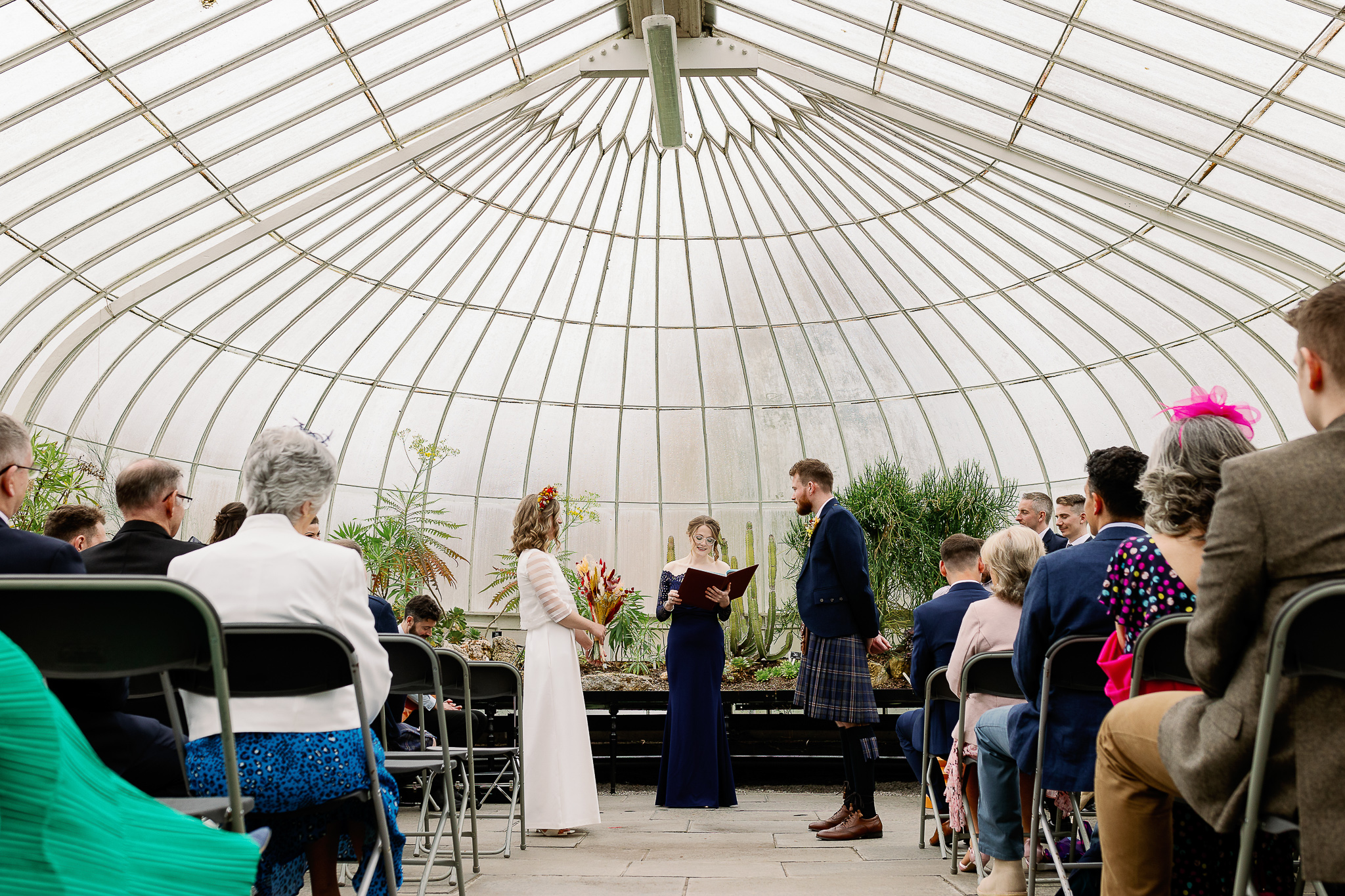 Getting married in the Glasgow Botanical Gardens 
