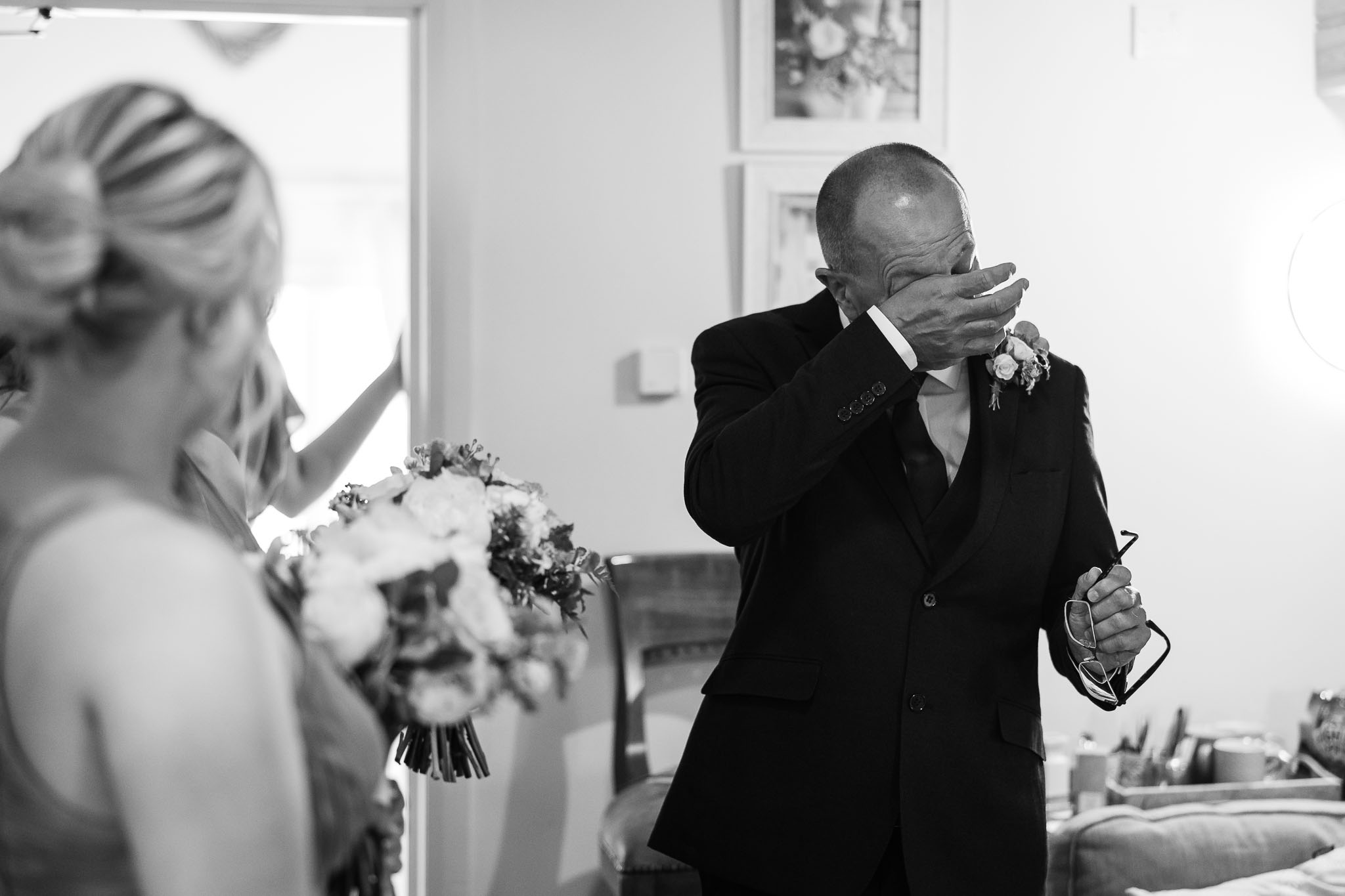 Dad sees daughter in wedding dress for the first time